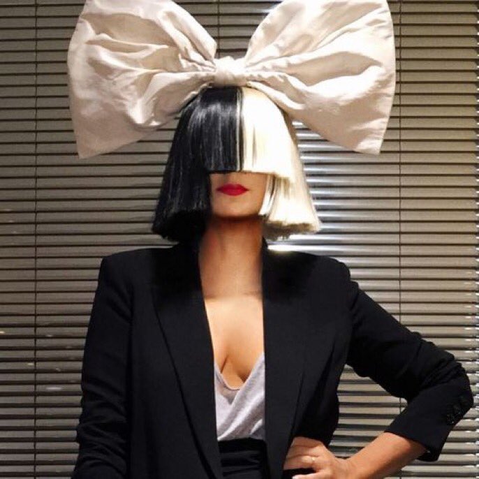 Sia_Arabic's tweet photo. رقم قياسي 👑

سيا الفنانة الأولى والوحيدة في التاريخ التي يكون لديها خمس فيديوهات وصلت إلى مليار مشاهدة على يوتيوب.

تستحق الملكة @Sia https://t.co/V14rVS4Ie8