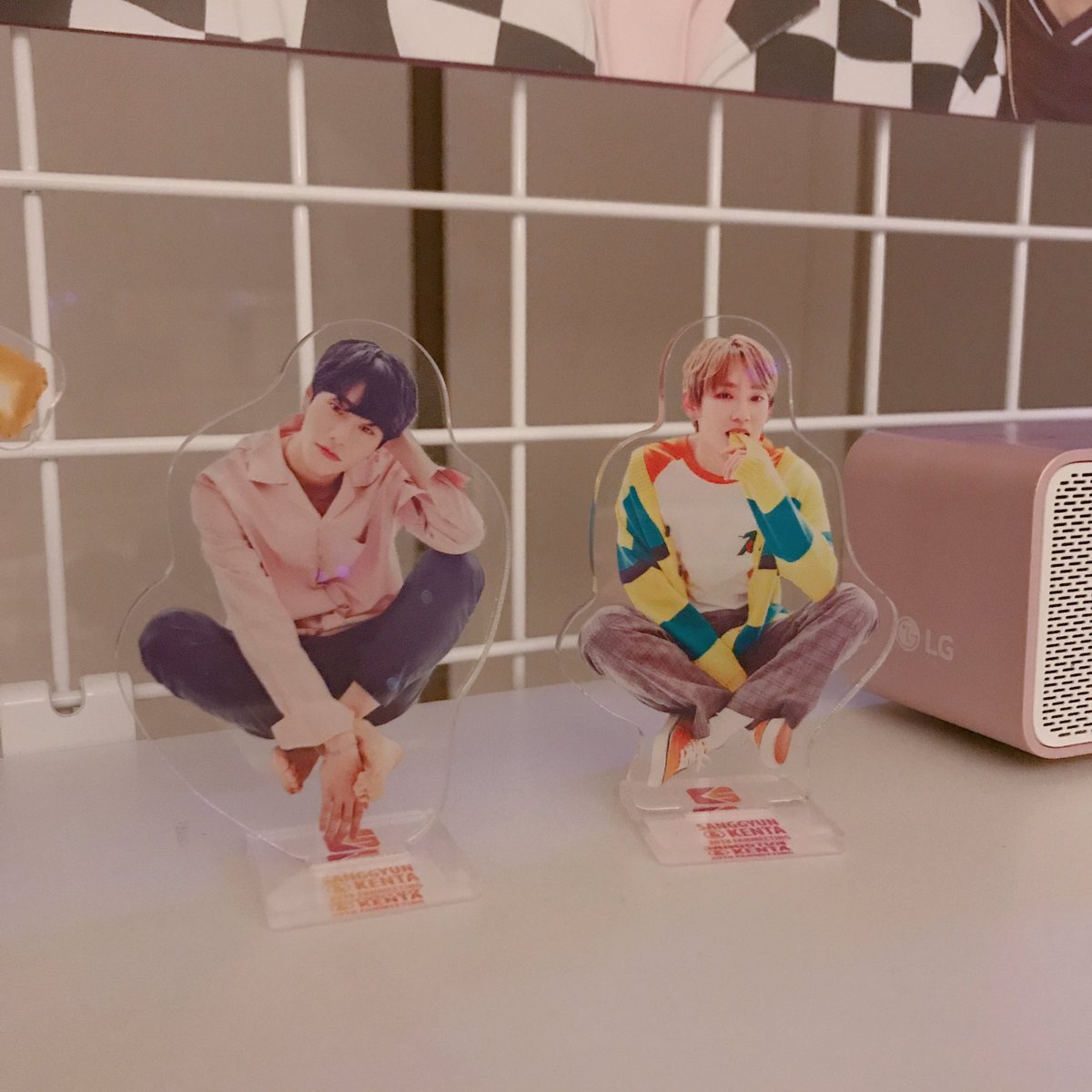 jbjmoongchi's tweet photo. 젭꿍 신곡 기념 새 보금자리
🍓😲🕺😬🔥💕
신곡 대박나세오🥳🎊
#JBJ95_AWAKE #JBJ95 #AWAKE https://t.co/oxfsGzbVLo