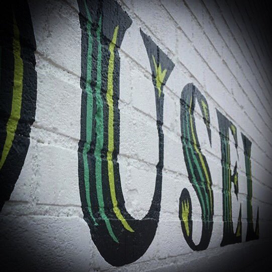 MissCarouselHTX's tweet photo. TFW you’re sporting fresh lettering hand-painted and photographed by yungmarg 💫
#ItsAllInTheDetails #MissCarouselHTX https://t.co/rM2FbFMJIj