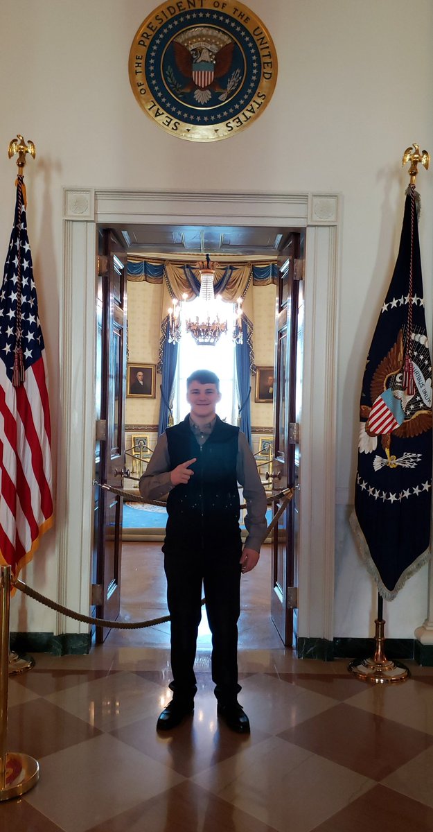 neves_holly's tweet photo. Carter at the White House! @CarterNeves @GrahamMidSchool https://t.co/smvpJiAz5f