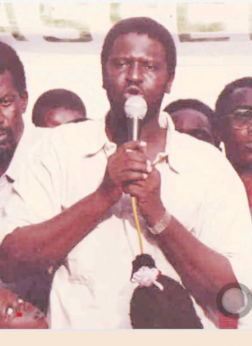 mountagatall's tweet photo. 26 mars 1991 - 26 mars 2019 : 28 ans déjà que la démocratie a été instaurée au Mali. Par l’engagement de patriotes. 
Qui a dilapidé cet acquis majeur ? Pourquoi ? Que faire pour revenir aux valeurs initiales ? Que léguer aux générations futures ? Voici les défis de l’heure. https://t.co/t8qOxIcpLr