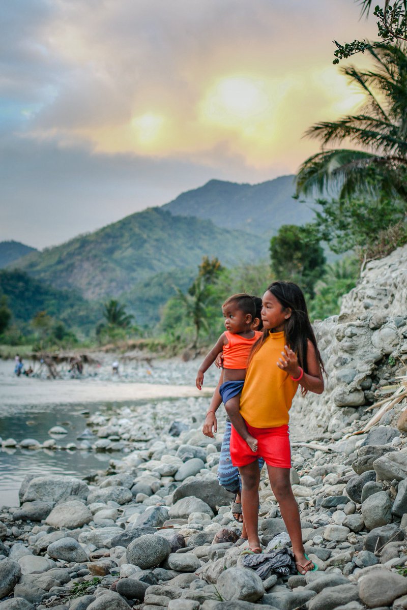 DynaaMiike's tweet photo. A way of life that is threatened by the construction of Kaliwa Dam.

This problem is not unheard of, but I was fortunate enough to witness the lives of the Dumagats whose lives were built by the river. It is something I want you all to see. https://t.co/u7pPL9cFub