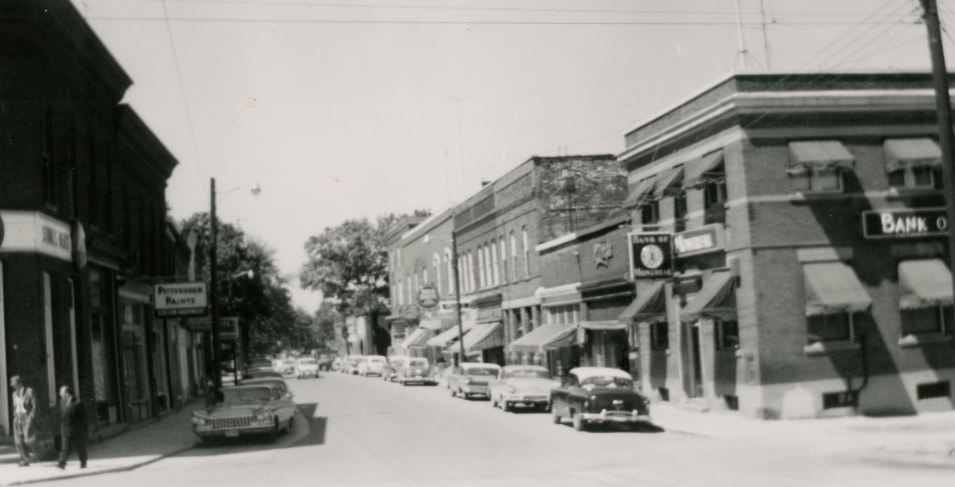 WhamMuseum's tweet photo. Over the last 140-ish years, many photos have been taken of Alice Street from this spot on Main. These images show us some of Waterford's most enduring architecture, but also changes in businesses, clothing, transportation, and technology. 

#NorfolkCounty #builthistory #history https://t.co/FjfU0ySMIO