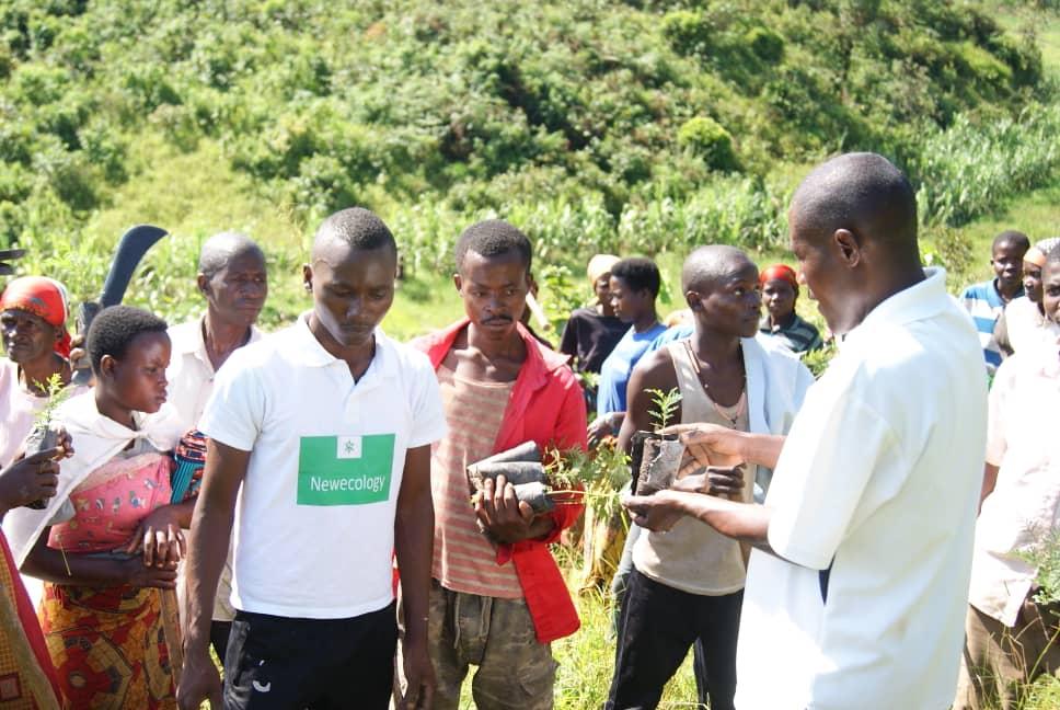akezanet's tweet photo. L’activité « tree planting » s'inscrit dans le projet Greening Burundi de se battre pour un Burundi vert. L’activité s’est déroulée dans la commune Musigati à Ruziba ainsi qu’au Lycée Bukinga
#akezanet #lesbeautesdecheznous #treeplantingevent https://t.co/v5ghlPpEf3