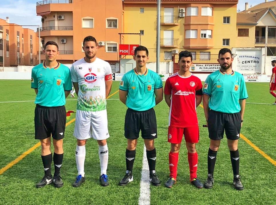 ciudad_calas's tweet photo. Imágenes del partido del Domingo frente al @EFMolinaOficial donde los nuestros remontaron el 0-1 inicial (3-1) gracias a 2 goles de Jesús y otro tanto de Isma. 

Jornada tras jornada, nuestra afición sigue abarrotando La Caverina y animando como nadie. 

Seguimos en la lucha💪🏽 https://t.co/8ZMfbXPDtv