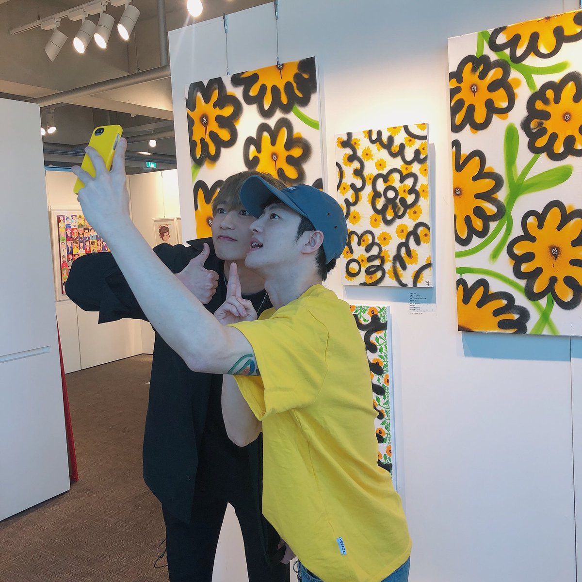 DaewonBrasil's tweet photo. ☂️ | #FANTAKEN 📸 | 24.03.19 | Daewon na exposição de Feeldog. 

© lisa_unme

#대원 #DAEWON #박대원 #유앤비 #UNB #MADTOWN #매드타운 https://t.co/DLkEBs1Yaa