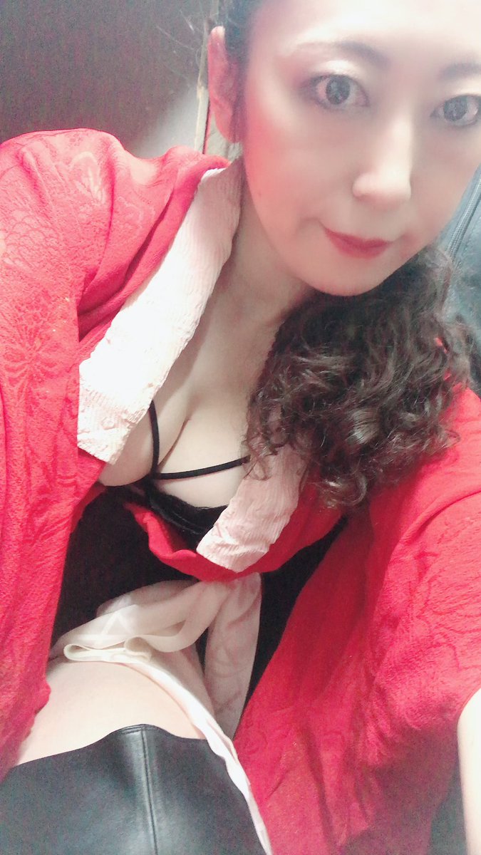 kiradaria's tweet photo. 無事に終わったよー

初、目隠し緊縛ショー
相変わらずの瑠璃ちゃんのドール感は最高でした
目隠し外してもらって最初に目に入った瑠璃ちゃんが可愛すぎて運命の出会いに似た昂りでした
えびさわさんのアコーディオンで聞くかごめかごめも心地よく世界に入り込めました
(*´ω｀*)幸せー
また演りたい https://t.co/4GdaSZHrmr