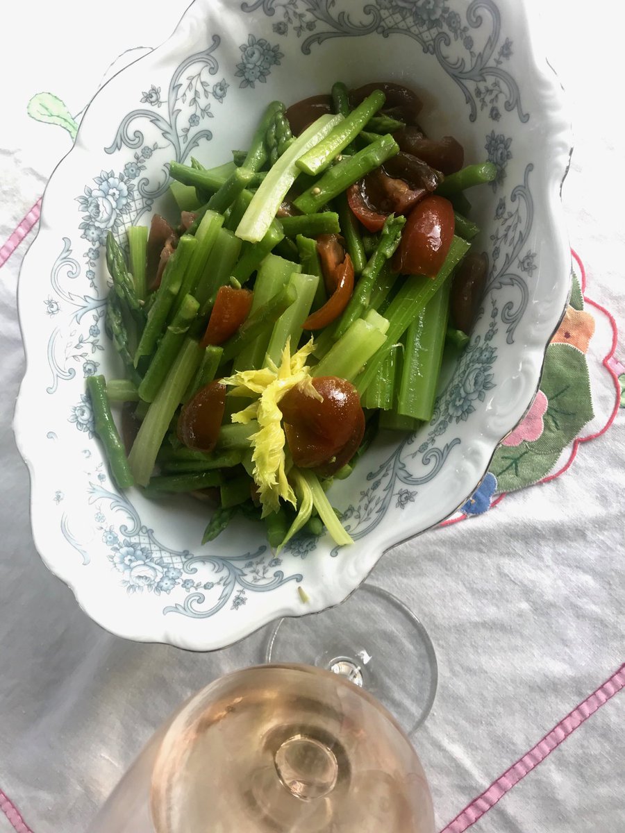 Delicious warm spring salad dressed with ⁦<a href="/oliverfarm/">Clay</a>⁩’s Okra Seed Oil. For the recipe... click here! angietillman.com/2019/03/26/war…