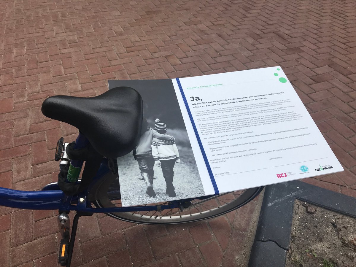 Vandaag tekende ook ⁦<a href="/GeluksBV/">GeluksBV</a>⁩ de Alliantie #kinderarmoede. Het was een energieke veelbelovende start! Via Geweldige Wijk werken we aan meer regie op geluk &amp; gezondheid voor ouders en kinderen in armoede. Samenwerken? Dat kan! Inmiddels boodschap door Den Haag gefietst 😉