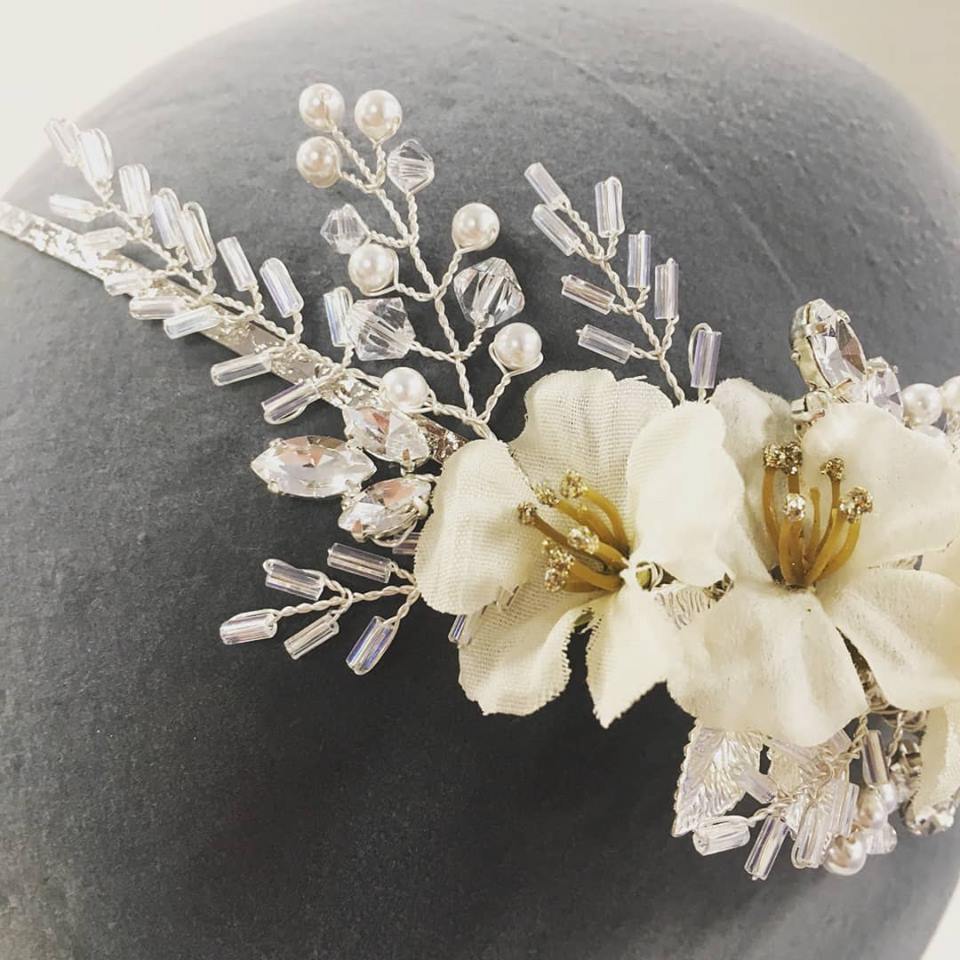 A beautiful close up shot of one of the floral headbands we made using ivory tweedia with ivory pearls and clear crystals

> for more information get in touch sales@ariannataiaras.com

#ariannatiaras #handmadehour #brides #weddings