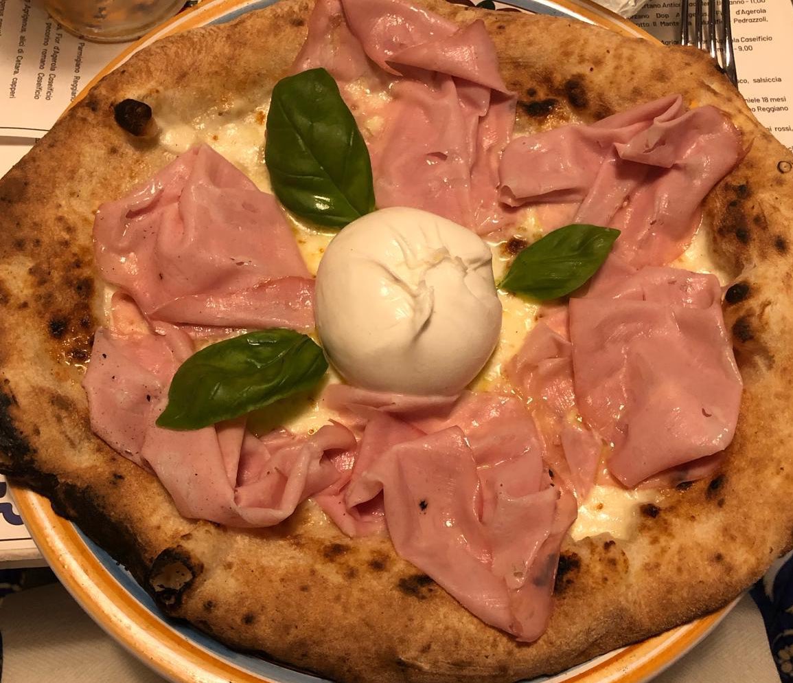Beauty of the day 🌸💕 #pizza #pizzaday #pizzadelivery #pizza #food #foodies #foodie #foodporn #foodblog #foodblogger #foodbloggers #26Mar #26march #26mars #26DeMarzo #26marzo #italy #italianfood #cibo #ciboitaliano