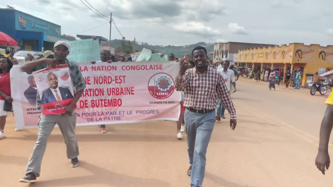 Arrivée triomphale à Butembo# <a href="/BillyKambale1/">Billy Kambale</a> ,<a href="/amatobayu/">Amato Bayubasire Mirindi</a>- <a href="/rodkisando/">RODRIGUEZ KISANDO</a># vers le lieu du meeting VGH .<a href="/Presidence_RDC/">Présidence RDC 🇨🇩</a>
