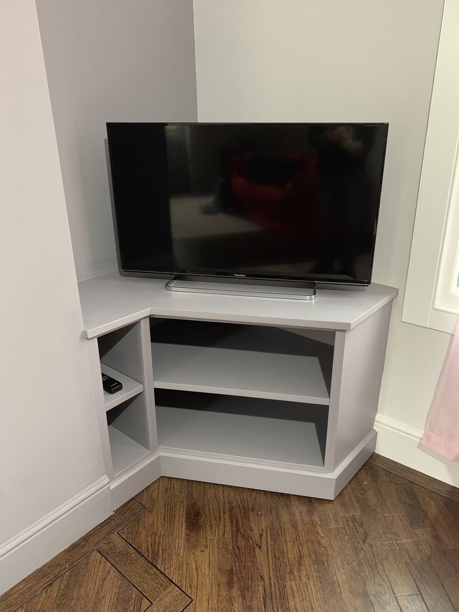 Oakey_Pokey's tweet photo. Some images of a project we completed a couple of weeks ago, a shelving/dresser unit, a desk area and a built in television unit all finished off in a lovely grey. #bespoke #handmade #bespokehandmade #cabinetmaker #cabinetmaking https://t.co/YR9k6ULfag