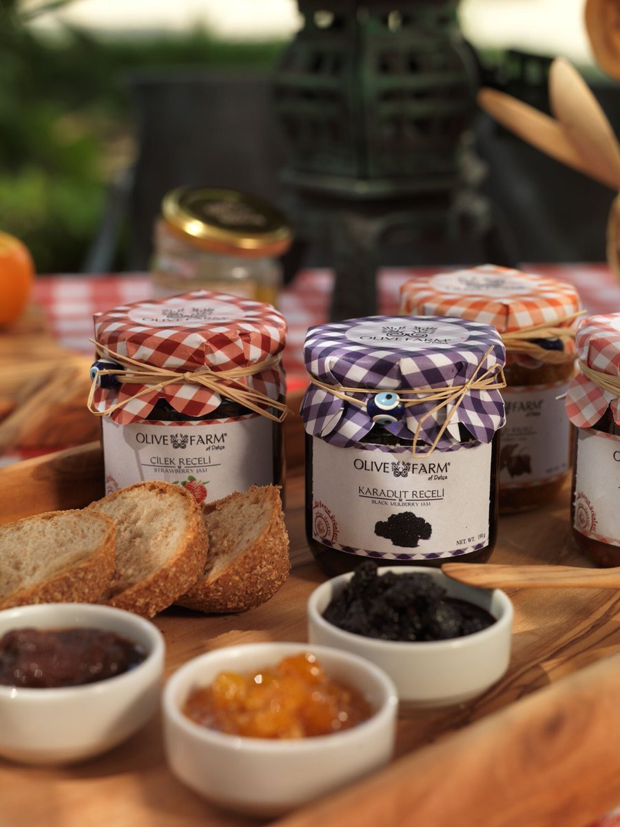 OliveFarmDatca's tweet photo. Her biri mevsiminde toplanan meyvelerden yapılan, az şekerli bol lezzetli reçellerimizi denediniz mi? 😉

#olivefarm #olivefarmdatca #organicgarden #organicfarming #handmade #azşekerli #anneeli #enlezzetli #reçel https://t.co/gG0UwM8G13