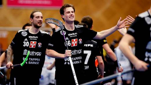 Corrensporten's tweet photo. LIVE-TV: Alldeles strax är det dags för Uppsnack där innebandypanelen svarar på frågor och bjuder på allt inför kvällens rysare – den tredje kvartsfinalmatchen mellan @LinkopingIBK och @ibkdalen. #Libk #SSL #ibpositiv
https://t.co/F8sKFHLJC1 https://t.co/GoWUfyDwrL