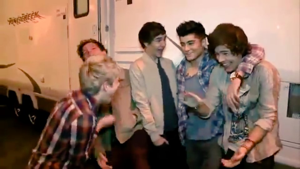 zayn_amyy's tweet photo. And the lads promised not to laugh at @zaynmalik!!!! ๐ง
#OneDirection #zquad #xfactor2011 #Tbt https://t.co/XINgZ4P3hM
