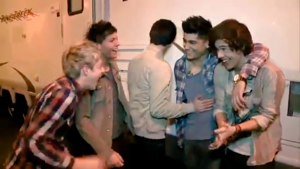 zayn_amyy's tweet photo. And the lads promised not to laugh at @zaynmalik!!!! ๐ง
#OneDirection #zquad #xfactor2011 #Tbt https://t.co/XINgZ4P3hM