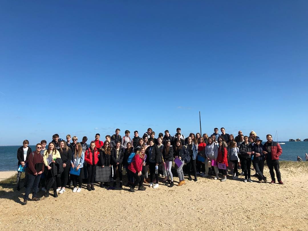 yourCOPCsixth's tweet image. Reposting @portscollgeography:
First all group photo of the week enjoying a day on the dunes at #knollbeach #Studland #fieldworkisfun #psammosere #oldharryrocks (if you look carefully) @nationaltrust #blueskyday #outdoorclassroom @visitdorsetofficial @portsmouth_college"