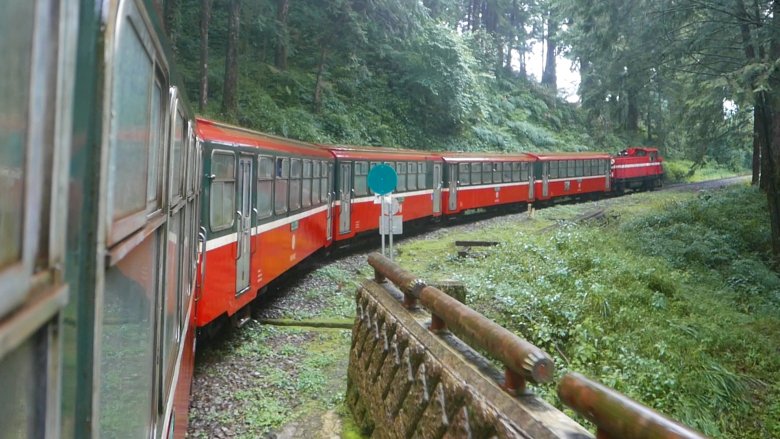 SaveATrain's tweet photo. #Travel makes one modest. You see what a tiny place you occupy in the #world. #Train #Travel#TravelChat #Rail - https://t.co/NJeUtcOKHi https://t.co/y43DkKvgb7