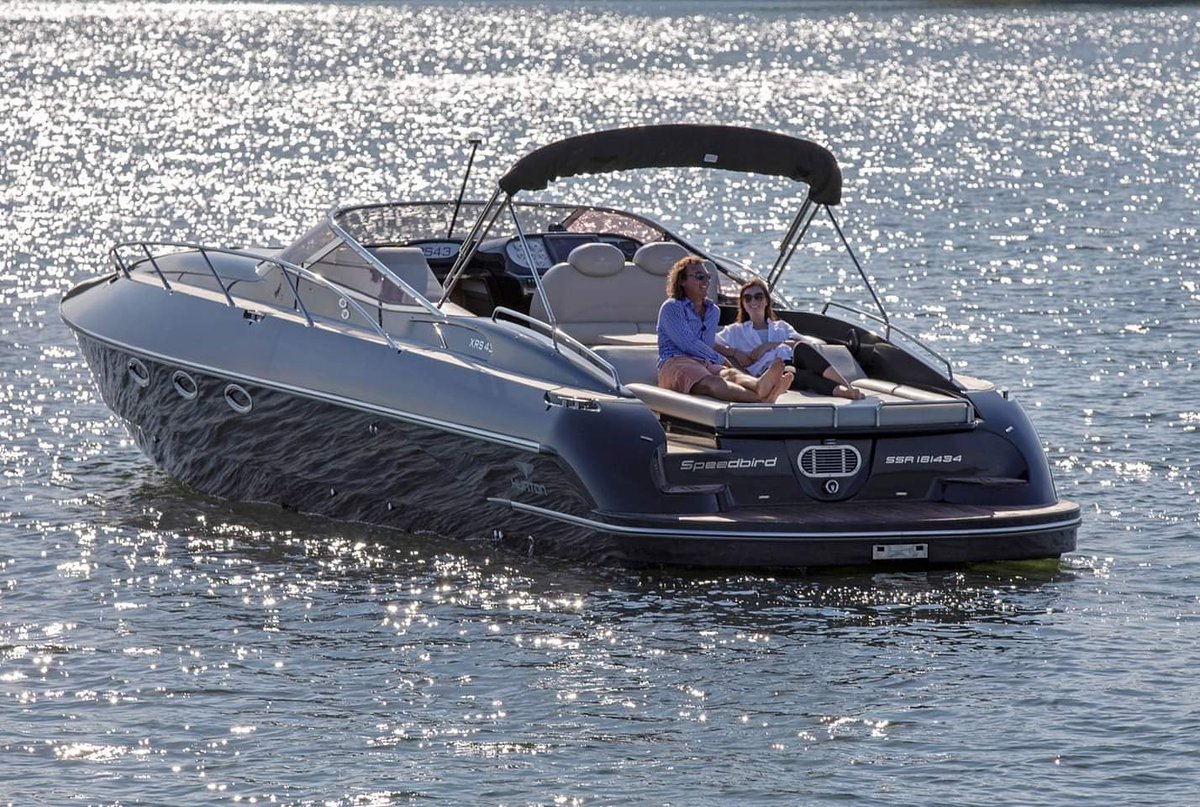 Hunton Yachts tweet media