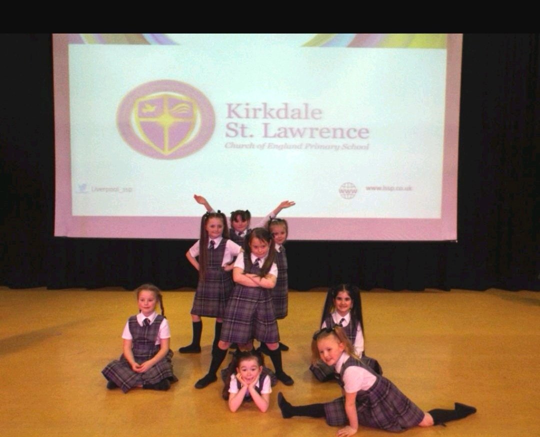 HigginsonMiss's tweet image. LSSP DANCE COMPETITION 💃🌟
Very proud of our KS1 dance team who all did brilliantly this morning performing their &apos;Revolting Children&apos; dance from Matilda the Musical...🎶🎭
Here are a few pics of some of the girls in action! 
#LSSP #Dance @KSL_Kirkdale #performingarts