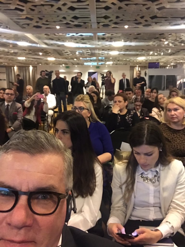 Lars_Rystadius's tweet photo. Håller föredrag om place branding och regional utveckling i Belgrad idag för 100 representanter för kommuner och regioner. Väldigt kul och massor av givande respons. #placebranding #branding #boinyköping #skl #skgo https://t.co/WWgB2fv2So