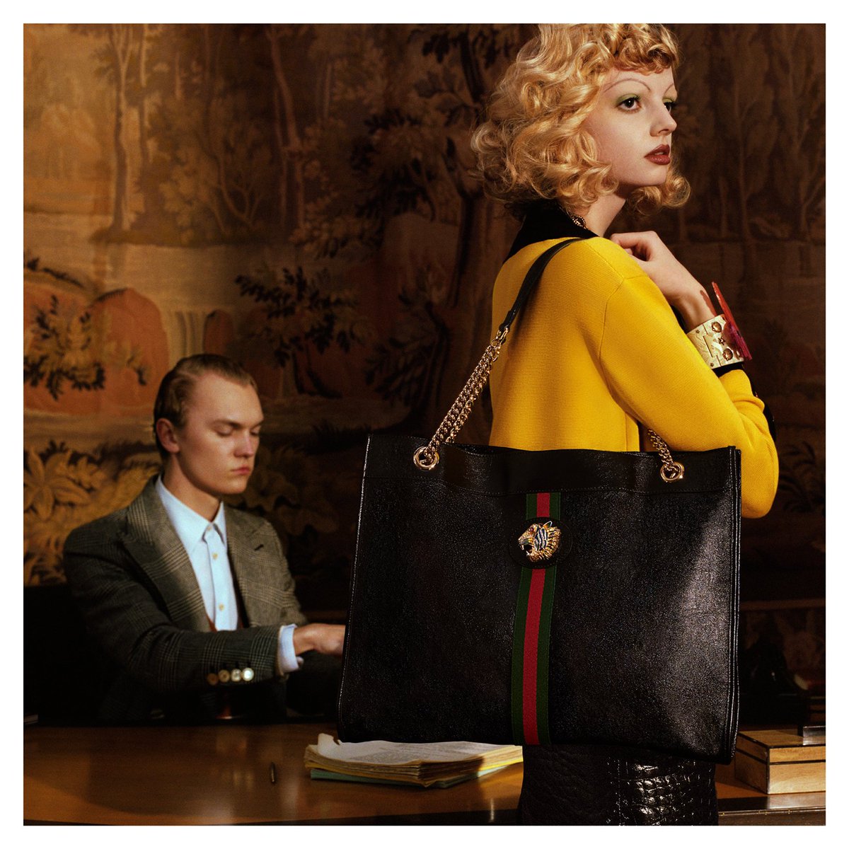 gucci's tweet photo. The tiger head, finished with colored enamel and sparkling crystals—inspired by a vintage piece from fashion and jewelry designer Hattie Carnegie's 1940s archives—adorns the #GucciRajah tote designed by #AlessandroMichele. Discover more https://t.co/UmFykZ9jGA. #GucciSS19 https://t.co/8voMITIVth