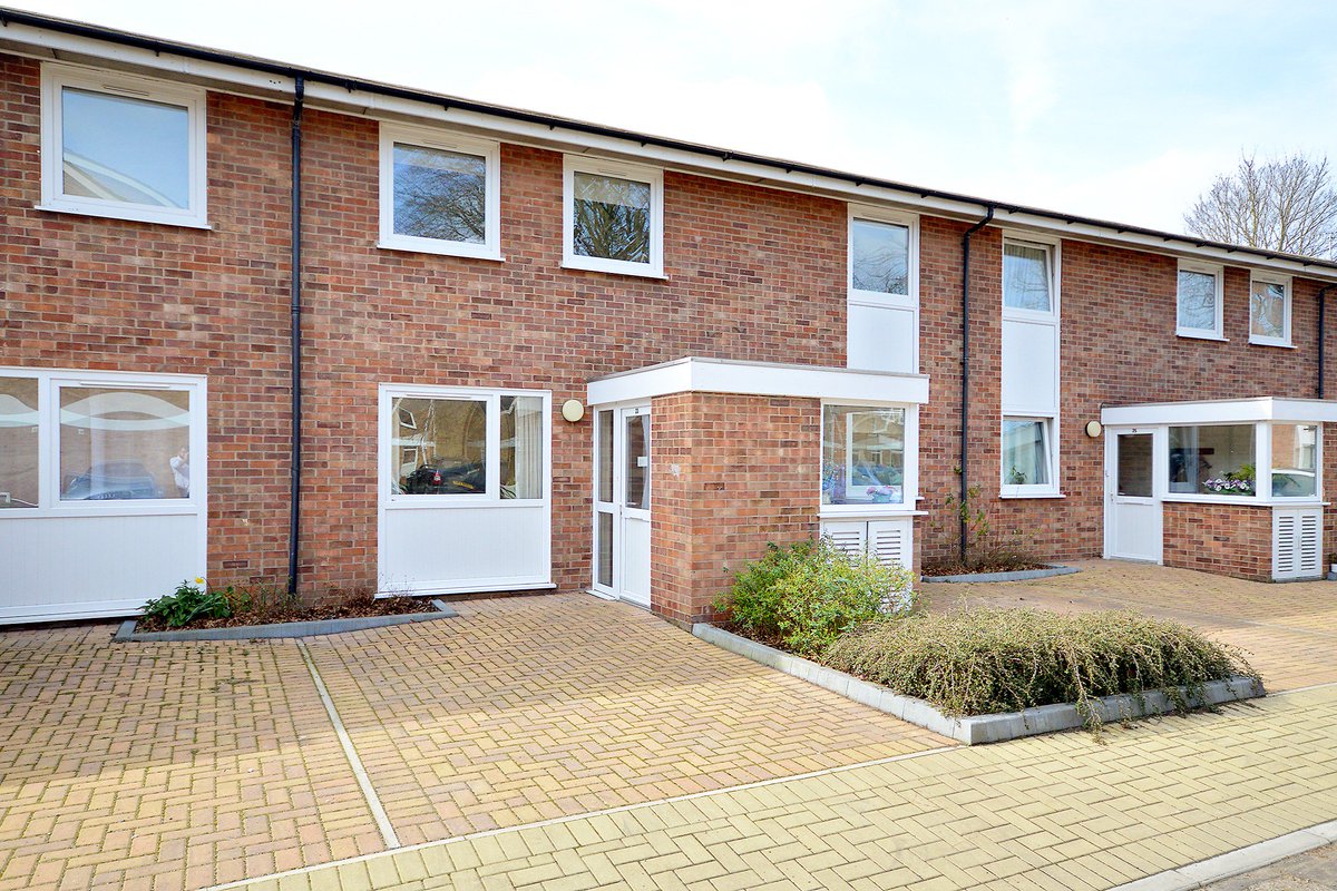 _dragonflylets's tweet photo. AVAILABLE NOW! 2 bedroom ground floor apartment with a 41’10 south-west facing rear garden & allocated parking for £850 pcm. Short walk from the popular Unthank Road. View quickly to avoid disappointment!
#Norwich #Norfolk #HomesForLet #Property #Rightmove #OnTheMarket https://t.co/DsjqBHRTHs