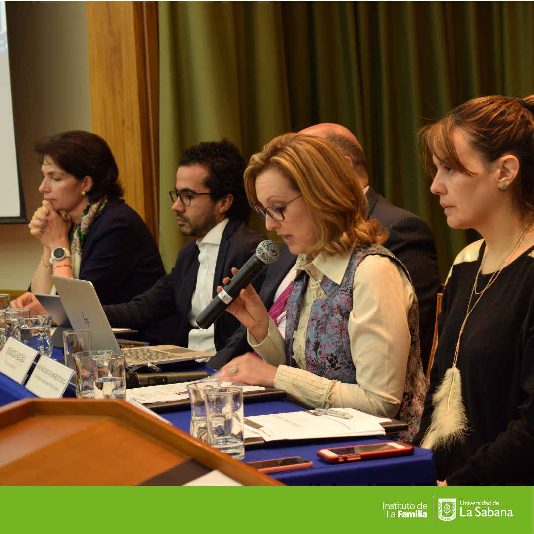 #FamiliaSostenibleUnisabana | Nuestra directora <a href="/ani_romerowills/">Ana Margarita Romero</a>, afirma que la sostenibilidad familiar se logra cuando existe desarrollo armónico personal + calidad de vida. Puedes seguirnos a través de unisabana.edu.co/transmisionpan…