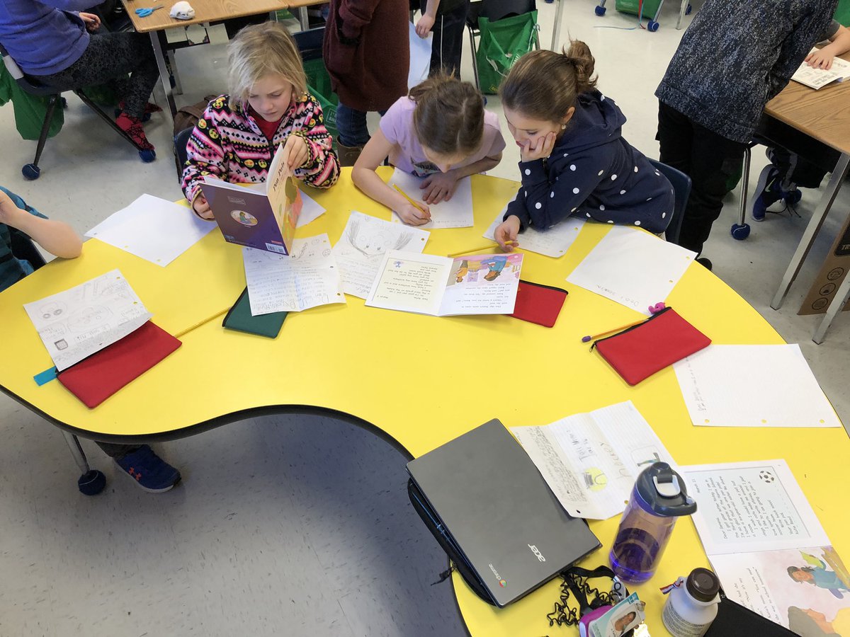 msfantuz's tweet photo. Students engaged and excited about their pen pal letters. Thanks @StJosephCorCS for being our buddies! @SCCDSB https://t.co/sgEcBQ7HKs