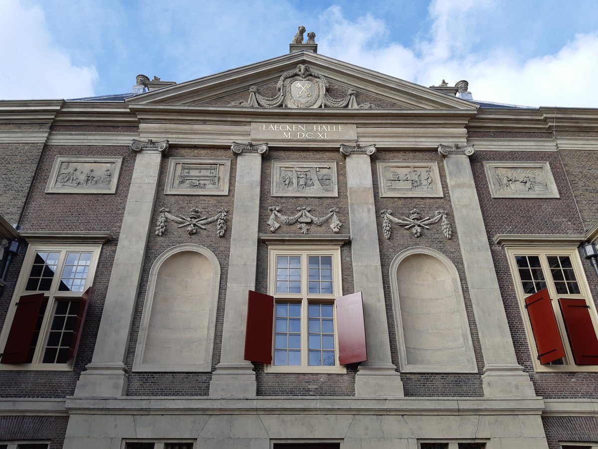 KnolMeta's tweet photo. Ever seen such a handsome museum?
I am madly in love! And now that the shutters have been applied, it's become even better.... Designed in 1639 by the Arent van 's-Gravesande, aged 29 (!). Now restored by #JulianHarrapArchitects.
@DeLakenhal #lakenhalrenews 
#museumintransition https://t.co/LhXC9xalAV