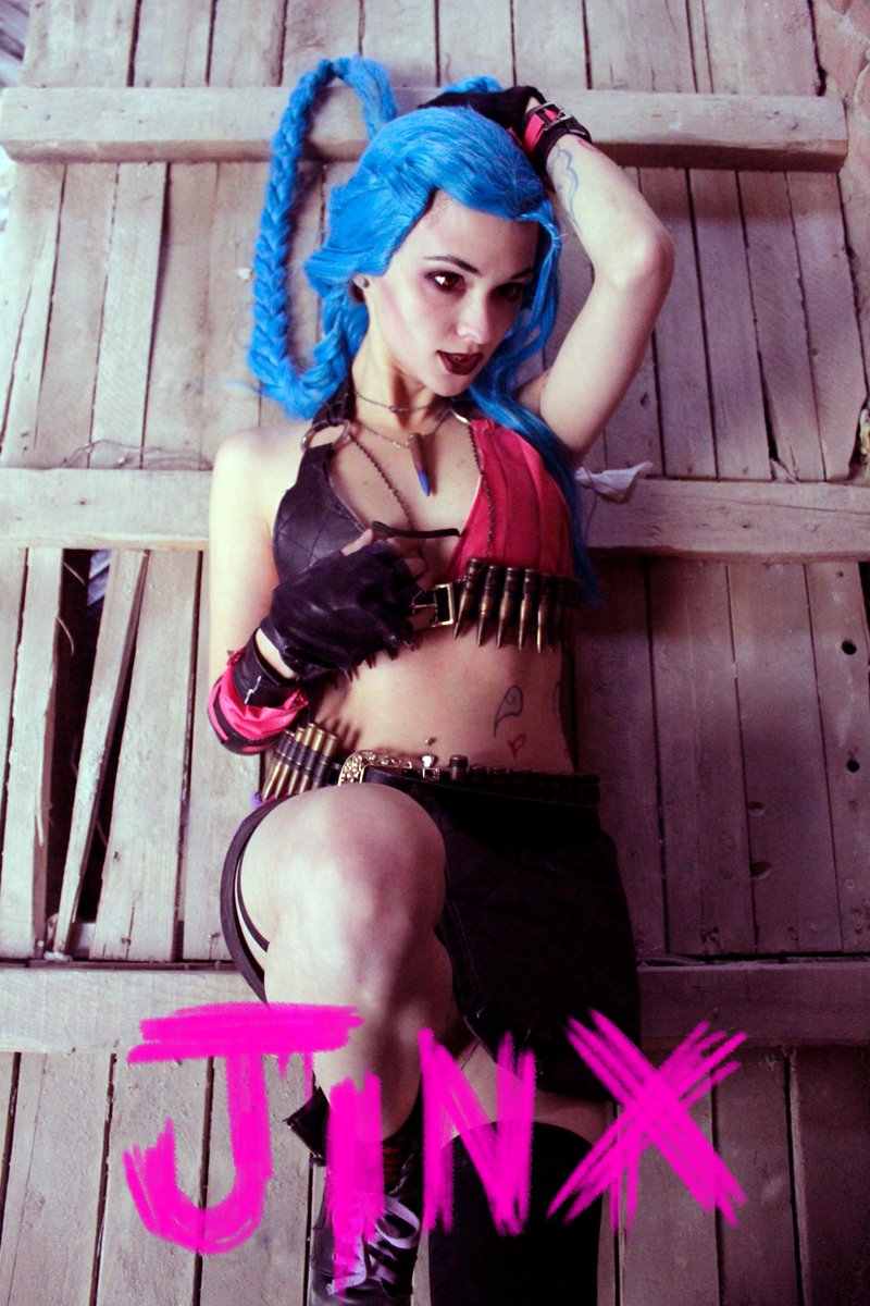 DrawJuliette's tweet photo. this is onef my most recent cosplays and I love it #LeagueOfLegends #leagueoflegendsjinx #jinx #lol #cosplay #sexycosplay #PhotoShot #adc https://t.co/R4g3PB8sSk