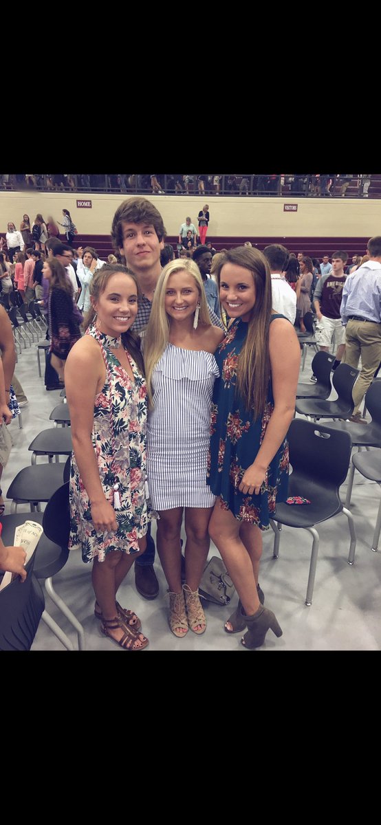 ryanlane_11's tweet photo. Happy 20th to these dicks @D0437Katie @grayce_d25 love y’all! https://t.co/K3Vu8dOY6N