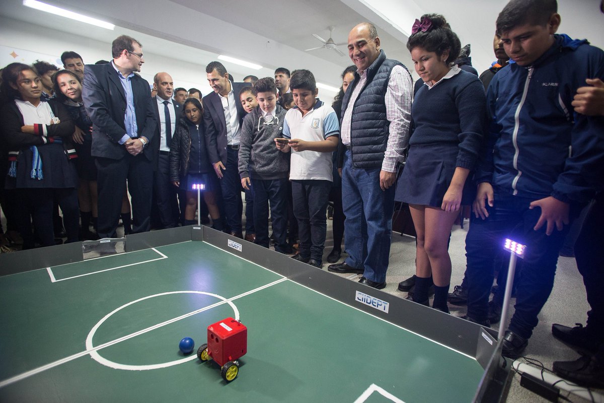 JuanManzurOK's tweet photo. Inauguramos el Laboratorio de Robótica y Automatización Industrial del CIIDEPT. Con tecnología de punta, en este lugar brindaremos herramientas para que los chicos tengan un mejor futuro. Garantizamos el acceso al conocimiento a todos los alumnos de Tucumán. #CuidandoLaEducación https://t.co/bQ8cJXpAvV