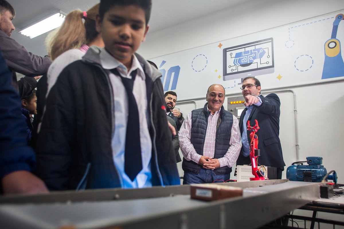 JuanManzurOK's tweet photo. Inauguramos el Laboratorio de Robótica y Automatización Industrial del CIIDEPT. Con tecnología de punta, en este lugar brindaremos herramientas para que los chicos tengan un mejor futuro. Garantizamos el acceso al conocimiento a todos los alumnos de Tucumán. #CuidandoLaEducación https://t.co/bQ8cJXpAvV