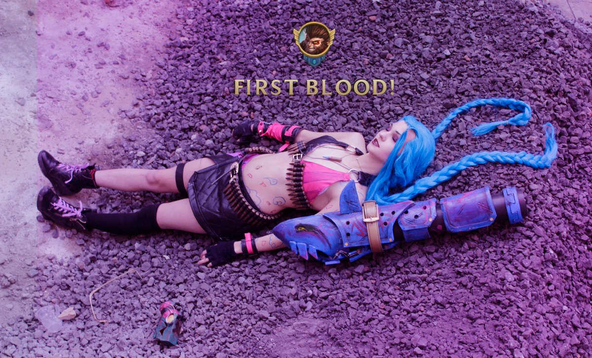 DrawJuliette's tweet photo. this is onef my most recent cosplays and I love it #LeagueOfLegends #leagueoflegendsjinx #jinx #lol #cosplay #sexycosplay #PhotoShot #adc https://t.co/R4g3PB8sSk