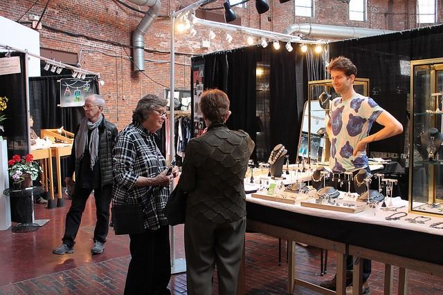 Societyofcrafts's tweet photo. #CraftBostonSpring is on the hunt for a few good volunteers! Volunteers are needed from Wednesday, April 10 to Sunday, April 14 for set-up, greeting, dog-sitting, ticket-sales, booth-sitting, and take-down. Sign up now at https://t.co/nmAEBHrT6s⠀⠀ https://t.co/tBtqOzYd1g