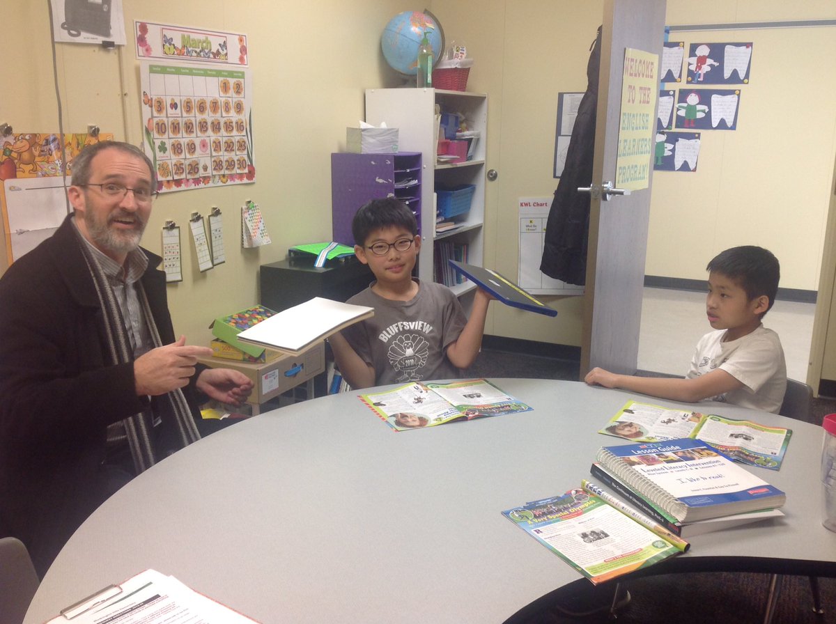 MiniWorldEL's tweet photo. Learning about science in EL class with a Genius! @bageniusz @globalWCS @BluffsviewElem #collaboration https://t.co/8CIuDV2uTi
