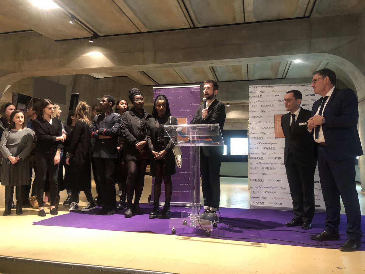 DavidKimelfeld's tweet photo. Félicitations à Giulia Mensitieri pour le #GrandPrixDuLivreDeMode, reçu ce soir. Le témoignage d’une anthropologue sur ce monde si particulier, aux frontières de l’industrie et de la culture ! https://t.co/sF89gcyVSb