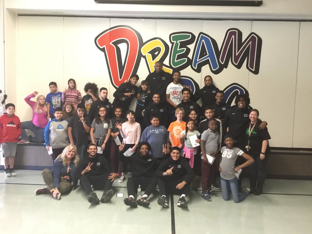 OCUmbball's tweet photo. Awesome getting to spend some time and interact with the kids at Washington Elementary for our community engagement at the National Tourney in Kansas City!  For those that didn't know, our very own @Kelly_ocu went to school there growing up!  #NAIADIMBB @NAIACofC @NAIA #OCUHoops https://t.co/o1ngORnRAL