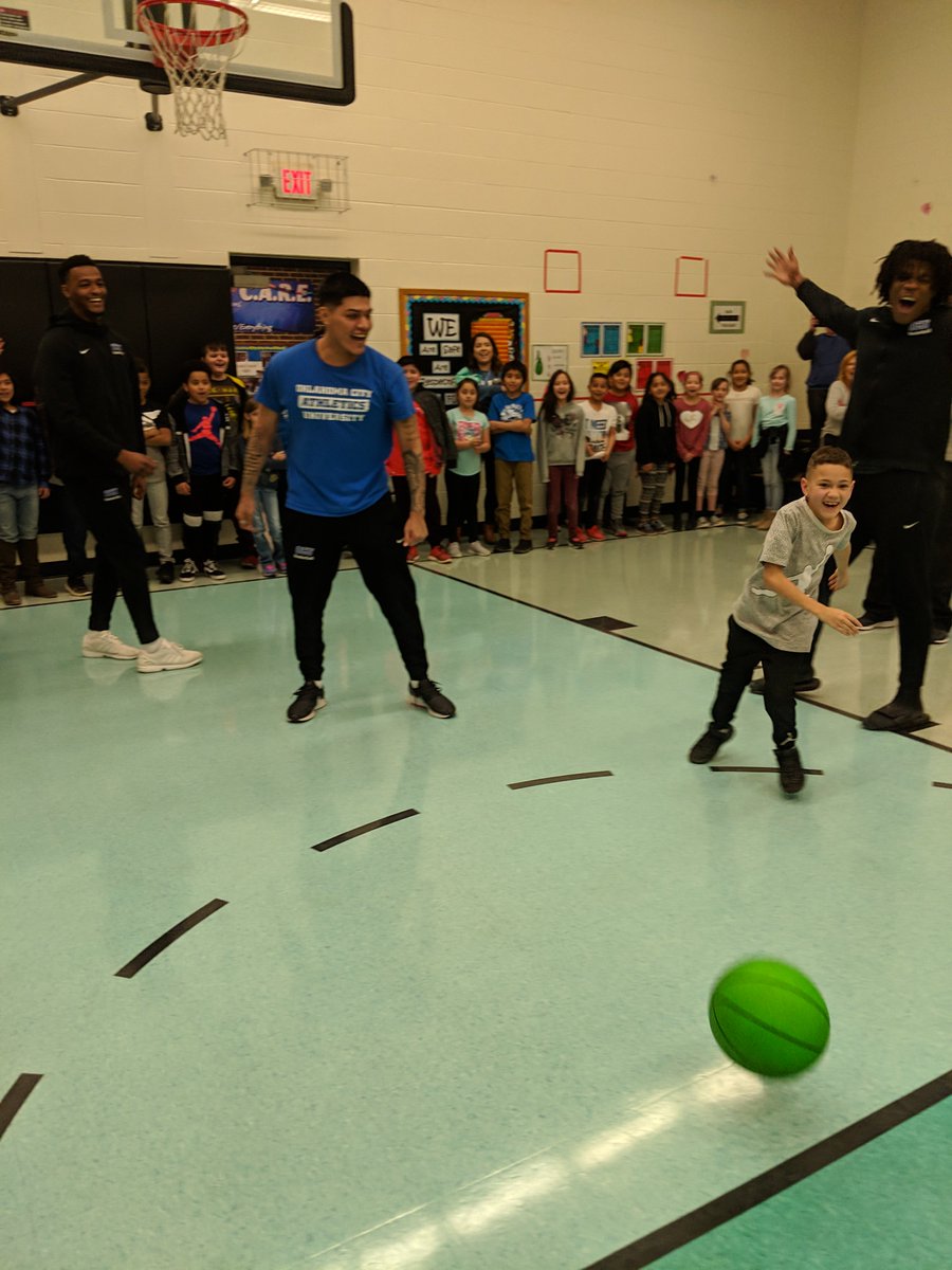 OCUmbball's tweet photo. Awesome getting to spend some time and interact with the kids at Washington Elementary for our community engagement at the National Tourney in Kansas City!  For those that didn't know, our very own @Kelly_ocu went to school there growing up!  #NAIADIMBB @NAIACofC @NAIA #OCUHoops https://t.co/o1ngORnRAL
