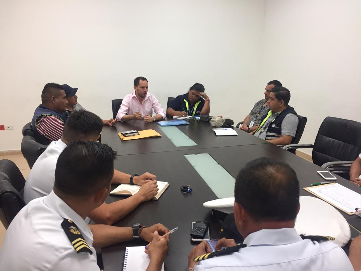 armada_ecuador's tweet photo. #Salinas| Capitanía de Puerto participa en mesa de trabajo con Ministerio de Producción, Comercio Exterior, Inversiones y Pesca, para planificación de operativos marítimos en la provincia de Santa Elena, posterior al término de veda de pelágicos pequeños #CAPSAL #armada #navy https://t.co/lG80gDZUei
