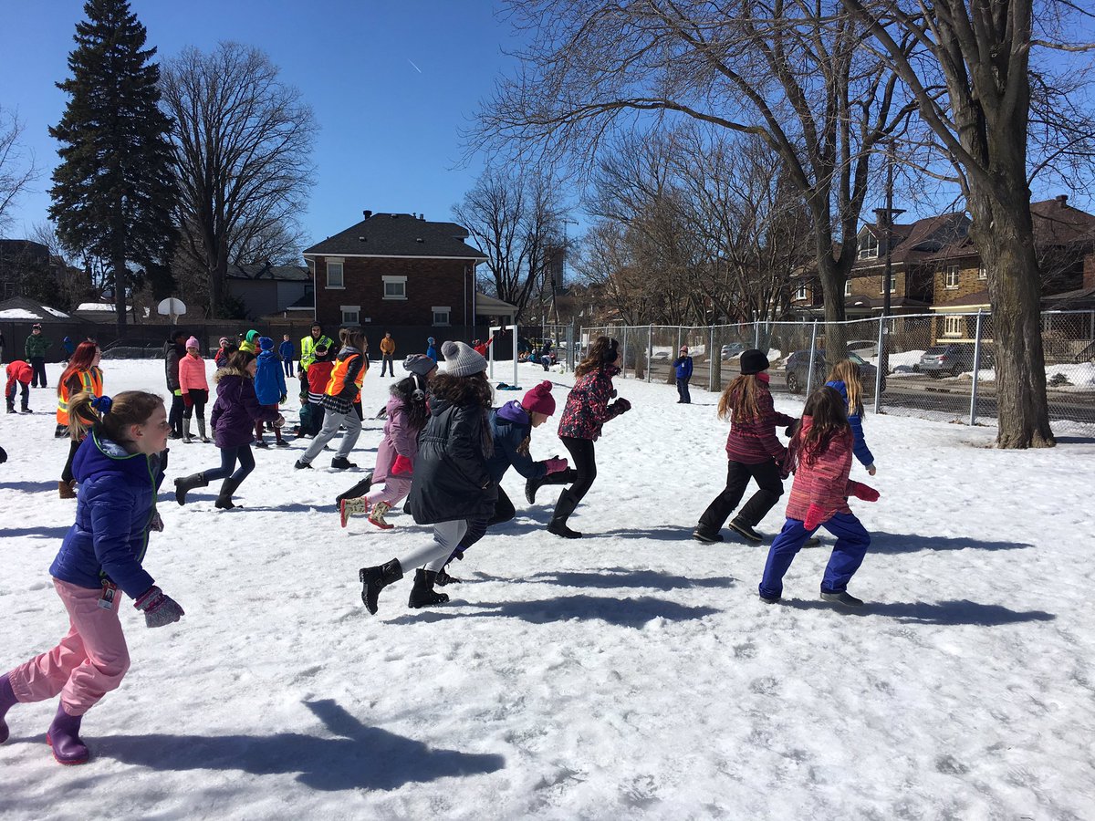 MsSueKehoe's tweet image. Running cooperative games and buddy reading today @CorpusOCSB 
Such a rich learning environment for my #Caring4others students! ☀️