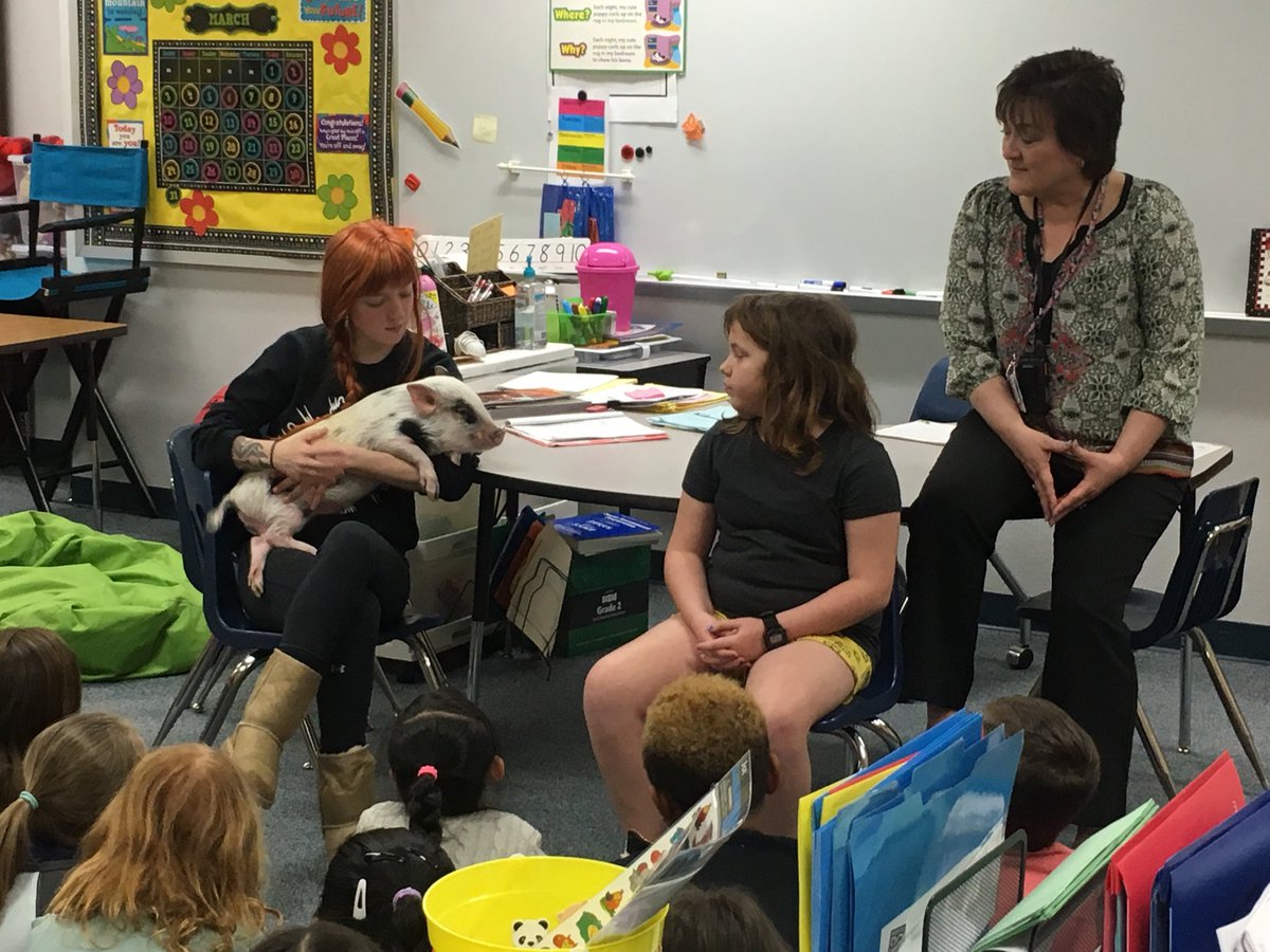 irvineaq's tweet photo. Husky 3rd graders get a lesson on the importance of therapy pets #lovecures ⁦@Harrington_El⁩ https://t.co/zrEDKve3w2