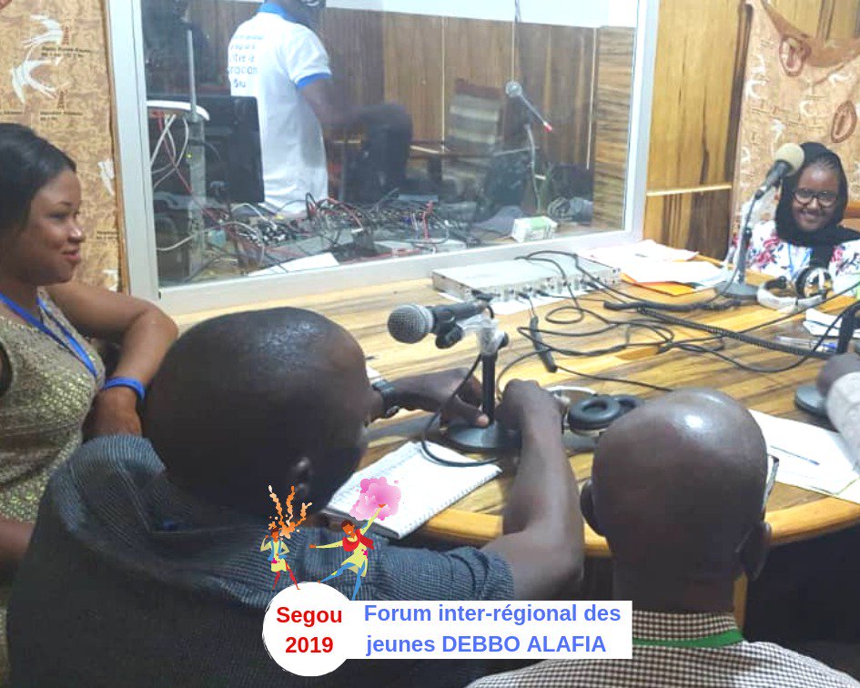pkmhss's tweet photo. Dans le cadre du forurm inter-régional des jeunes Debb-Alafia, nos jeunes leaders ont animés une table ronde à la radio Sanya sur le thème : Santé de la reproduction des jeunes et adolescents. 
#FIRJDA2019 #ForumInterRegionalDA #SEGOU2019 https://t.co/1vVPvaELr6