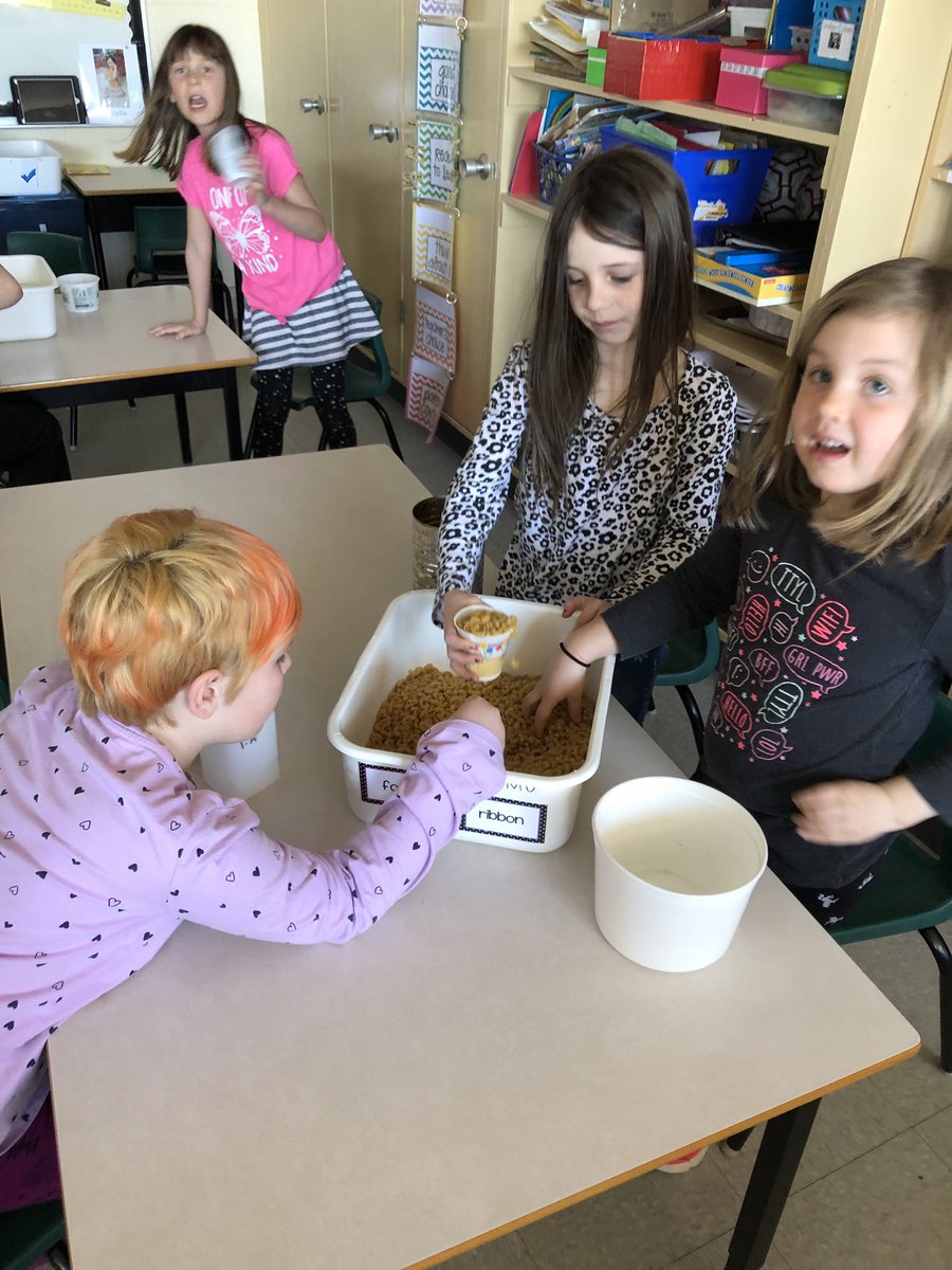 Meaghanelizu's tweet photo. Exploring capacity #howmanycups #mathstations @SMES01 @AVRCE_NS https://t.co/1fm7Lv99vd