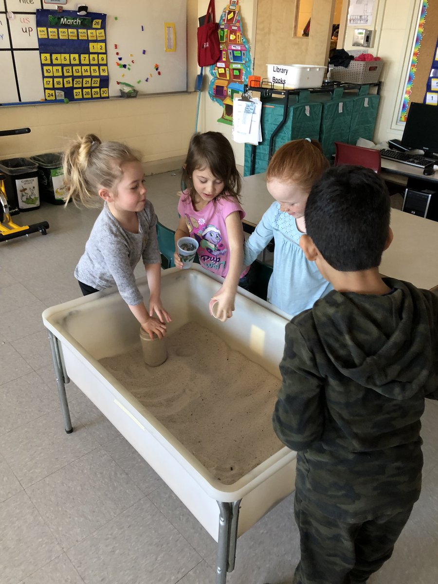 Meaghanelizu's tweet photo. Exploring capacity #howmanycups #mathstations @SMES01 @AVRCE_NS https://t.co/1fm7Lv99vd