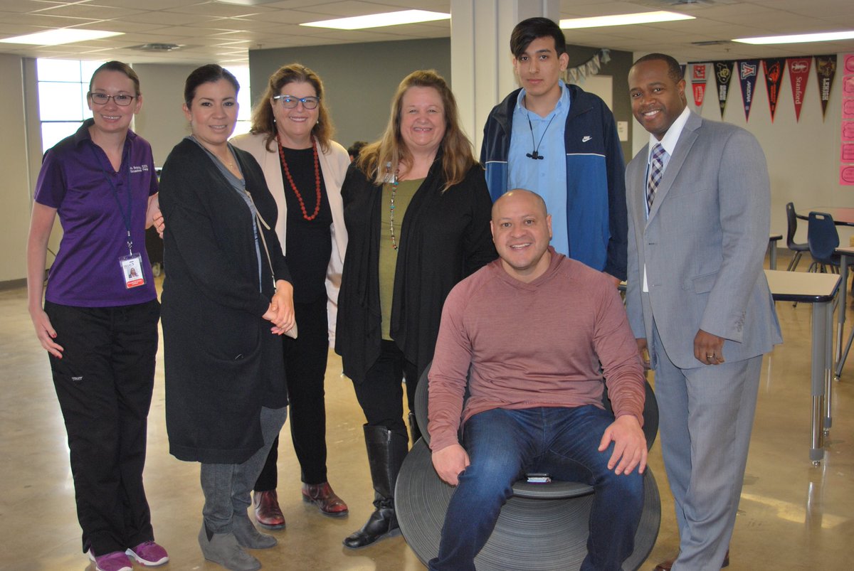 CityLabHS's tweet photo. Deputy Mayor Pro-Tem Adam Medrano Visit to CityLab High School
Thank you @VoteAdamMedrano for your visit to #CityLabHS! https://t.co/SEkaRVkQAY