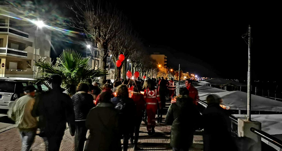 CRIMazara's tweet photo. Anche la Croce Rossa di Mazara del Vallo dice No alla Violenza sulle donne!! Ieri sera un gruppo di volontari insieme al presidente Mariella Quinci, hanno preso parte alla fiaccolata in memoria di Nicoletta Indelicato, la ragazza di 25 anni uccisa nei giorni scorsi a Marsala. https://t.co/F3fsUPJl8Q