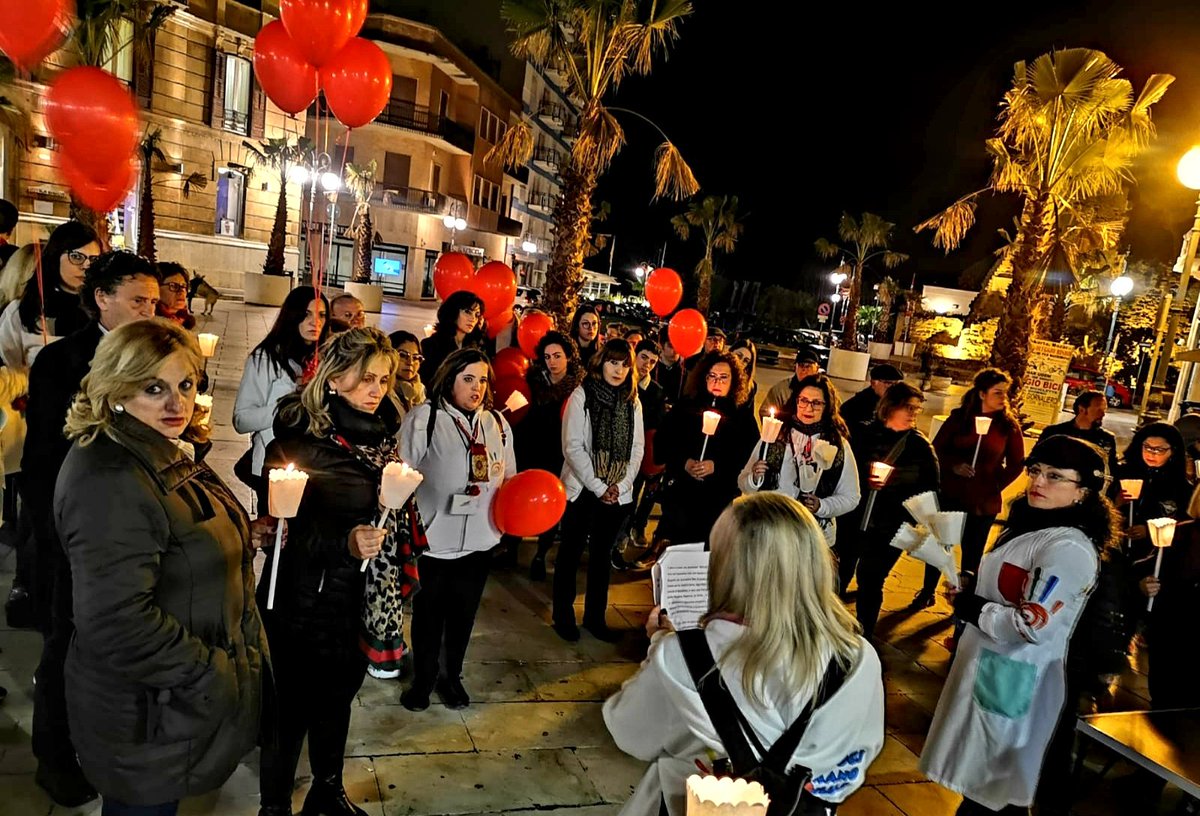CRIMazara's tweet photo. Anche la Croce Rossa di Mazara del Vallo dice No alla Violenza sulle donne!! Ieri sera un gruppo di volontari insieme al presidente Mariella Quinci, hanno preso parte alla fiaccolata in memoria di Nicoletta Indelicato, la ragazza di 25 anni uccisa nei giorni scorsi a Marsala. https://t.co/F3fsUPJl8Q